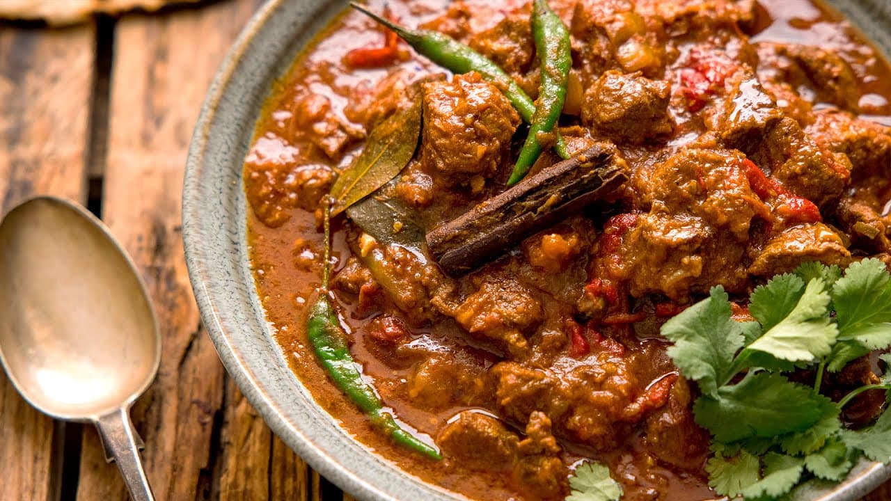 Delicious slow cooked Lamb Bhuna | Possibly my favourite lamb curry!